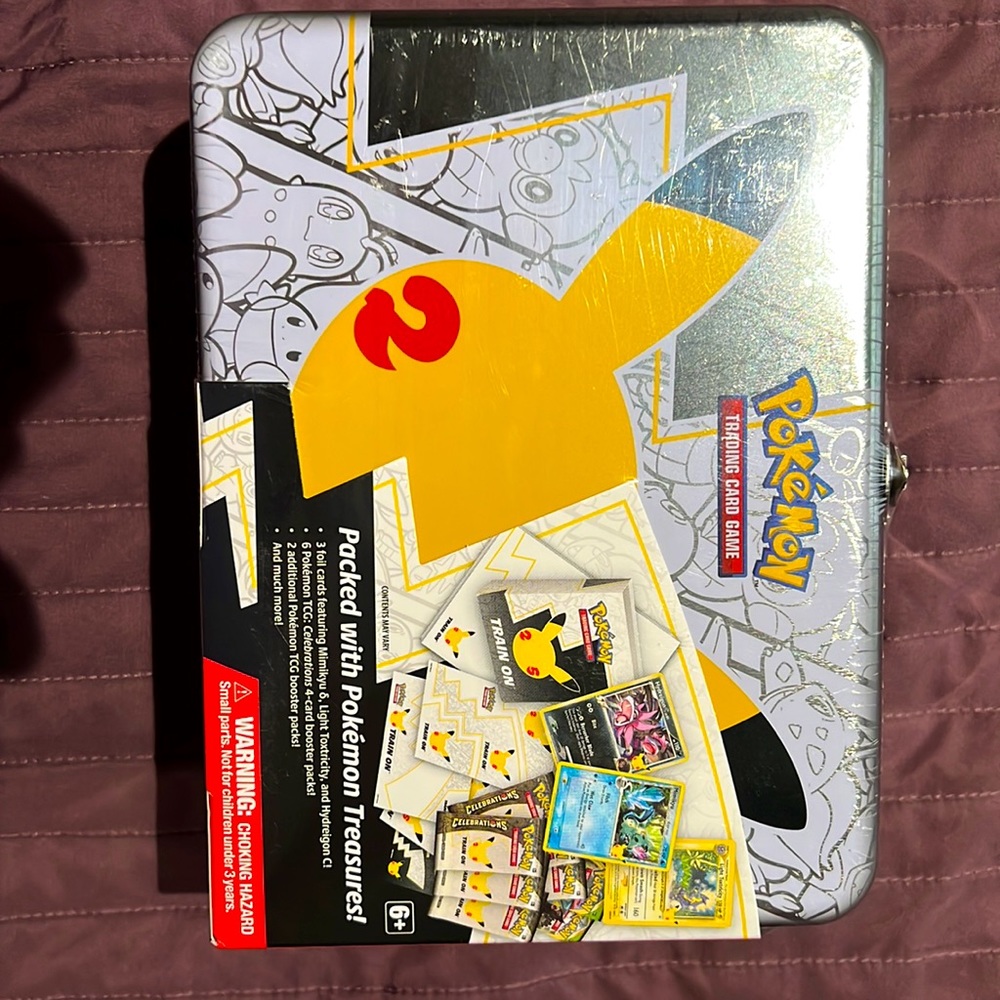 Pokémon TCG: Celebrations Collector Chest